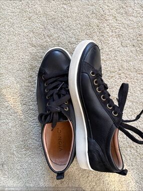 Vionic Black Leather Low-Top Sneaker with White Sole-Size 7.5